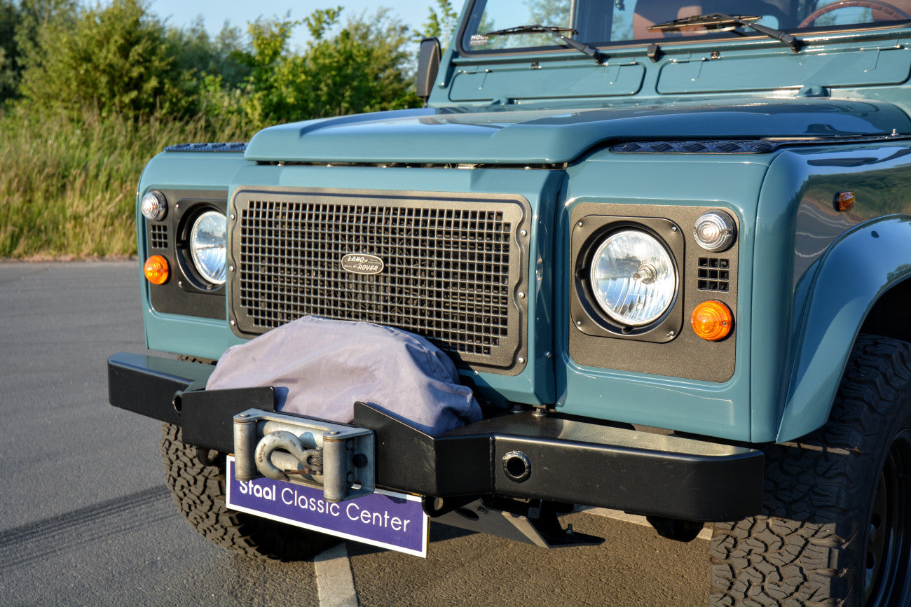 Land Rover Defender 90 Td5 unique Restomod 2002