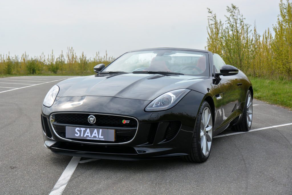 Jaguar F-Type 3.0 V6 S Convertible in Like New Condition | Red Leather | Dealer Maintained