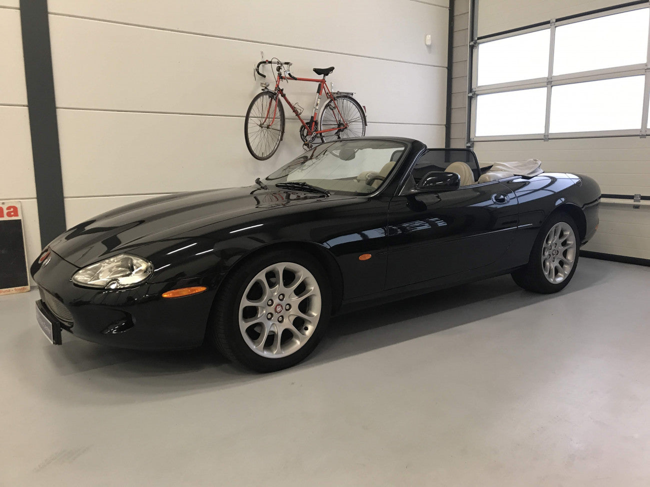 Jaguar XK8 Cabriolet revised 2002 roadster