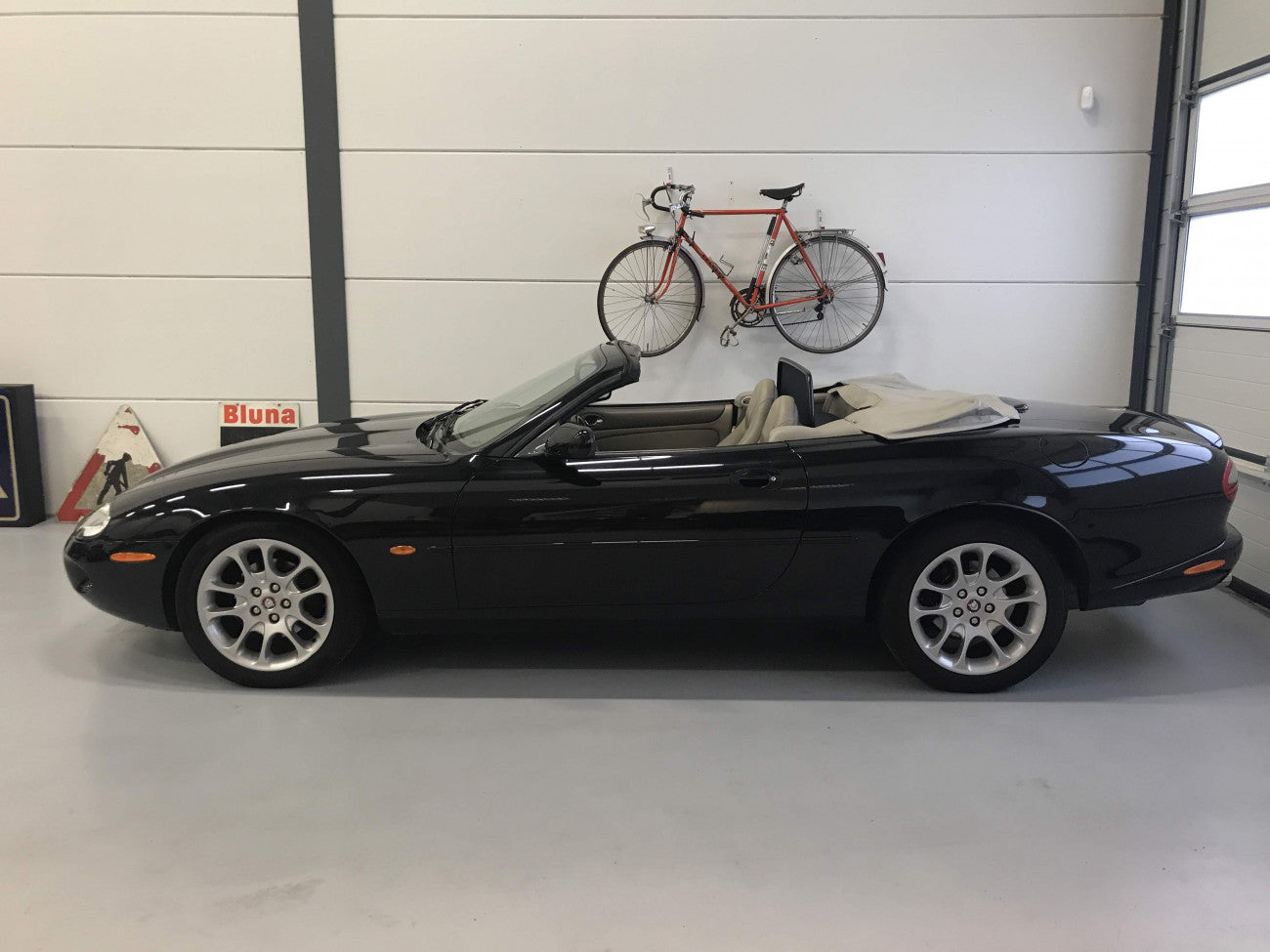 Jaguar XK8 Cabriolet revised 2002 roadster