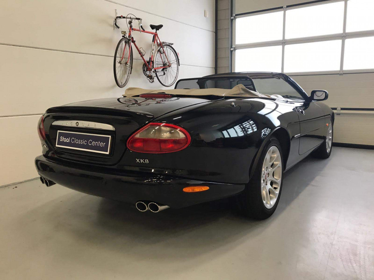 Jaguar XK8 Cabriolet revised 2002 roadster