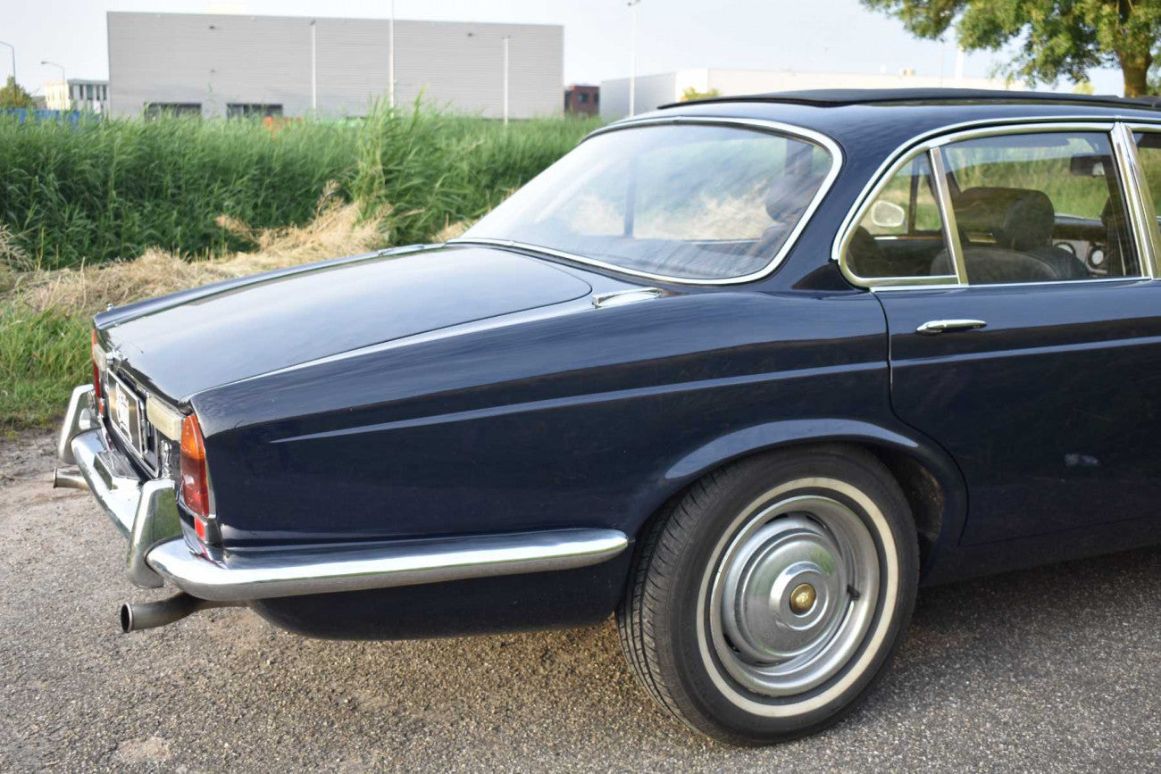 Jaguar XJ6 Series 1 Saloon 1972 4.2 ltr sunroof revised gearbox automatic