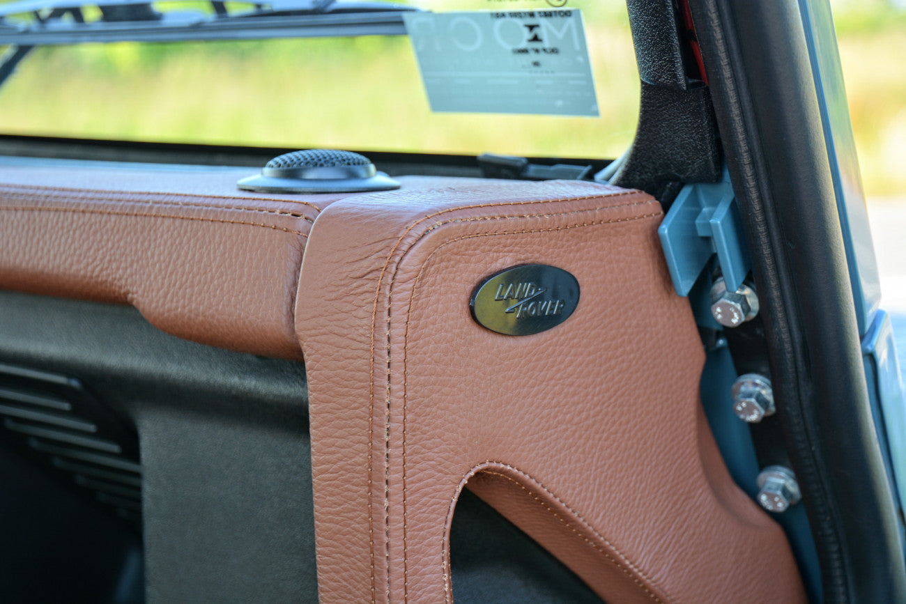 Land Rover Defender 90 Td5 unique Restomod 2002