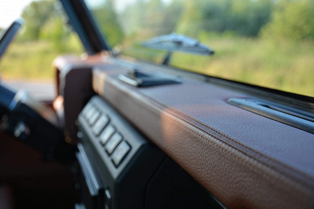 Land Rover Defender 90 Td5 unique Restomod 2002