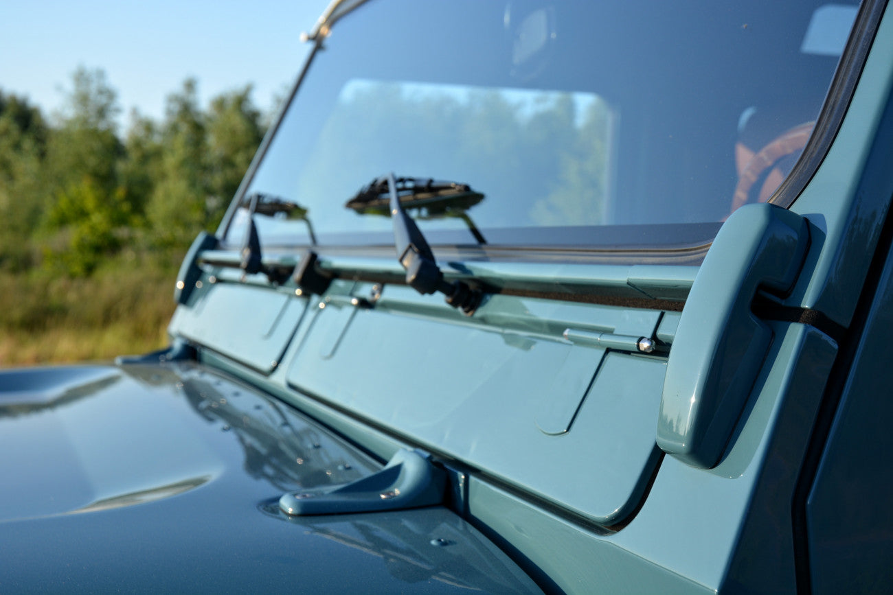 Land Rover Defender 90 Td5 unique Restomod 2002