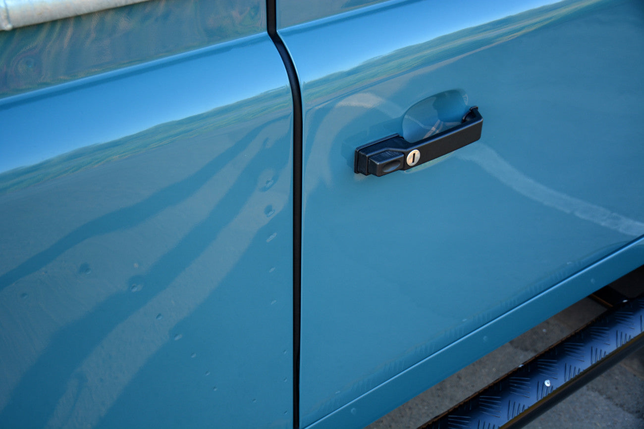 Land Rover Defender 90 Td5 unique Restomod 2002