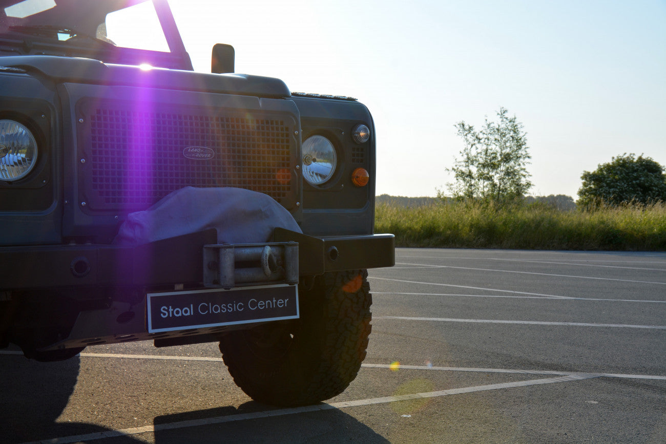 Land Rover Defender 90 Td5 unique Restomod 2002