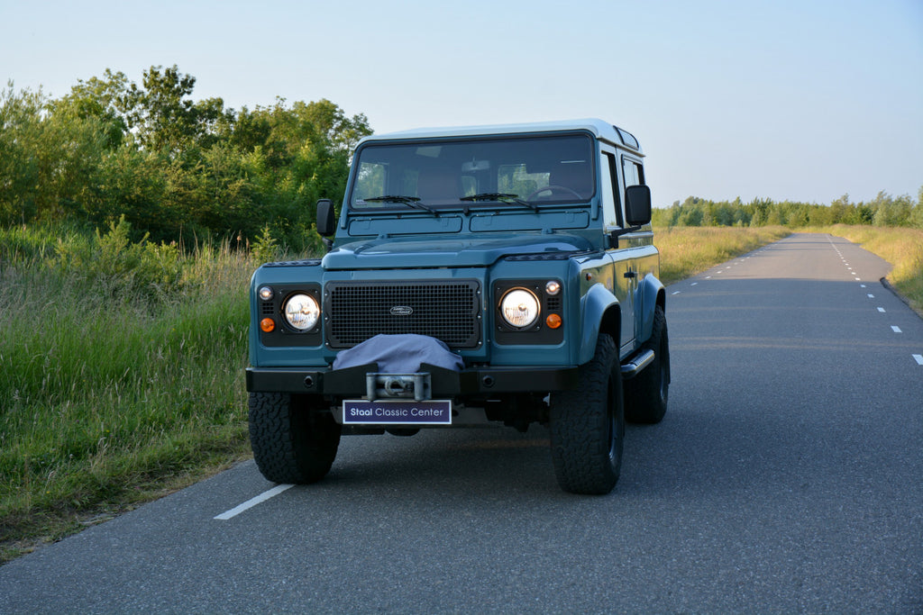 Land Rover Defender 90 Td5 unique Restomod 2002