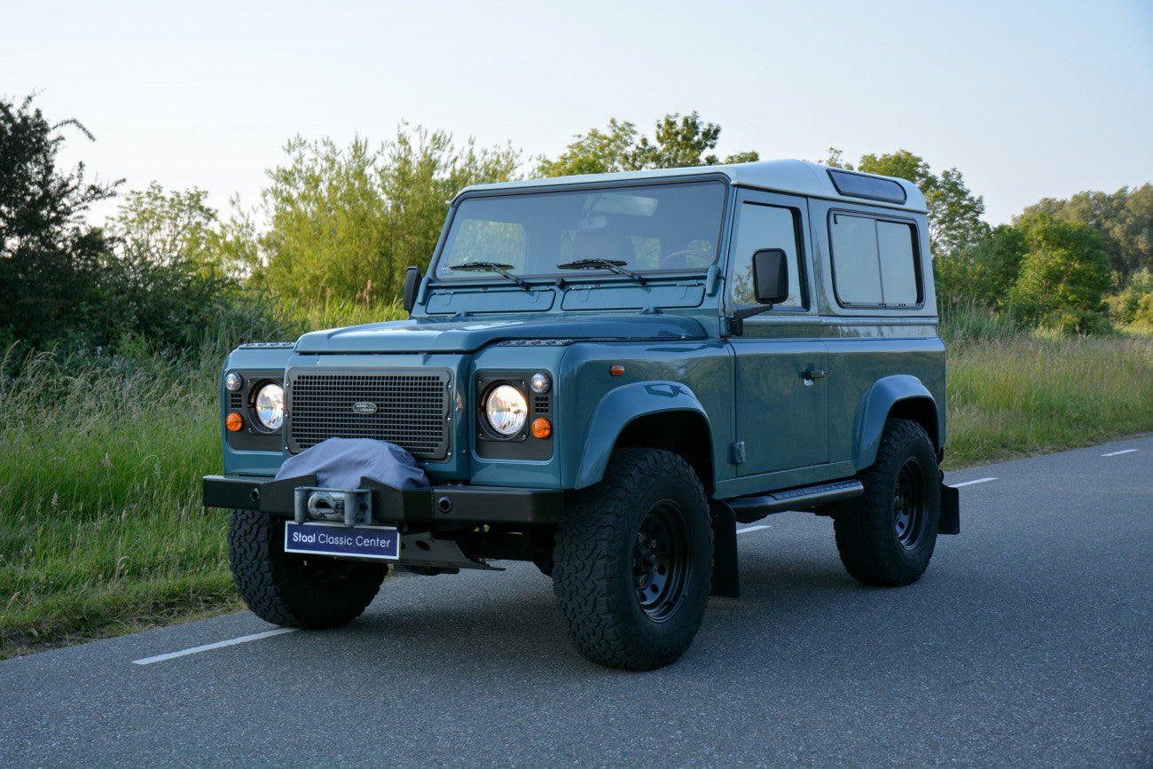 Land Rover Defender 90 Td5 unique Restomod 2002