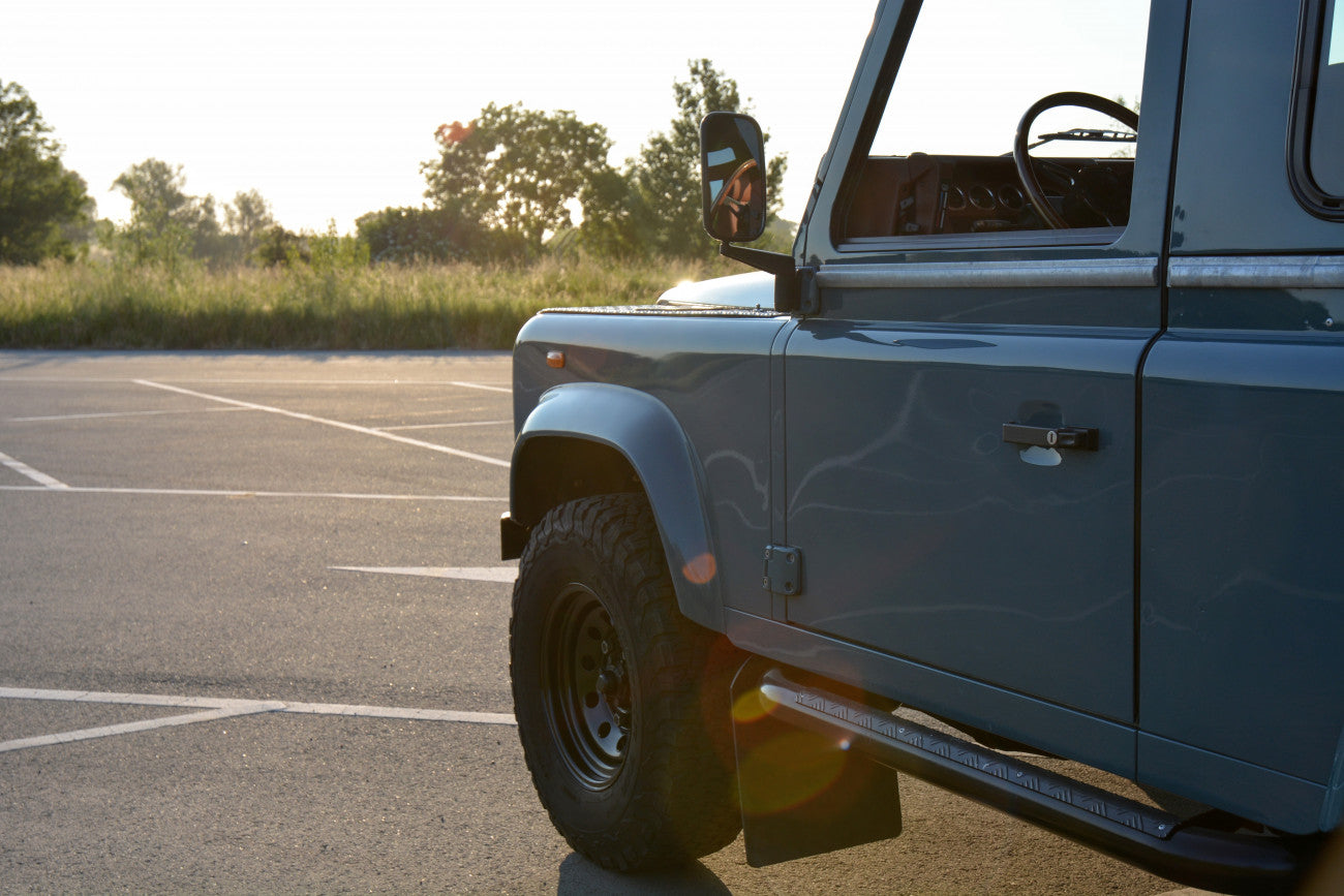 Land Rover Defender 90 Td5 unique Restomod 2002