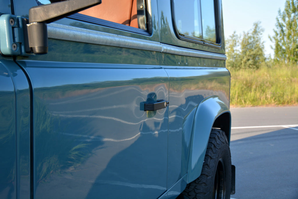 Land Rover Defender 90 Td5 unique Restomod 2002
