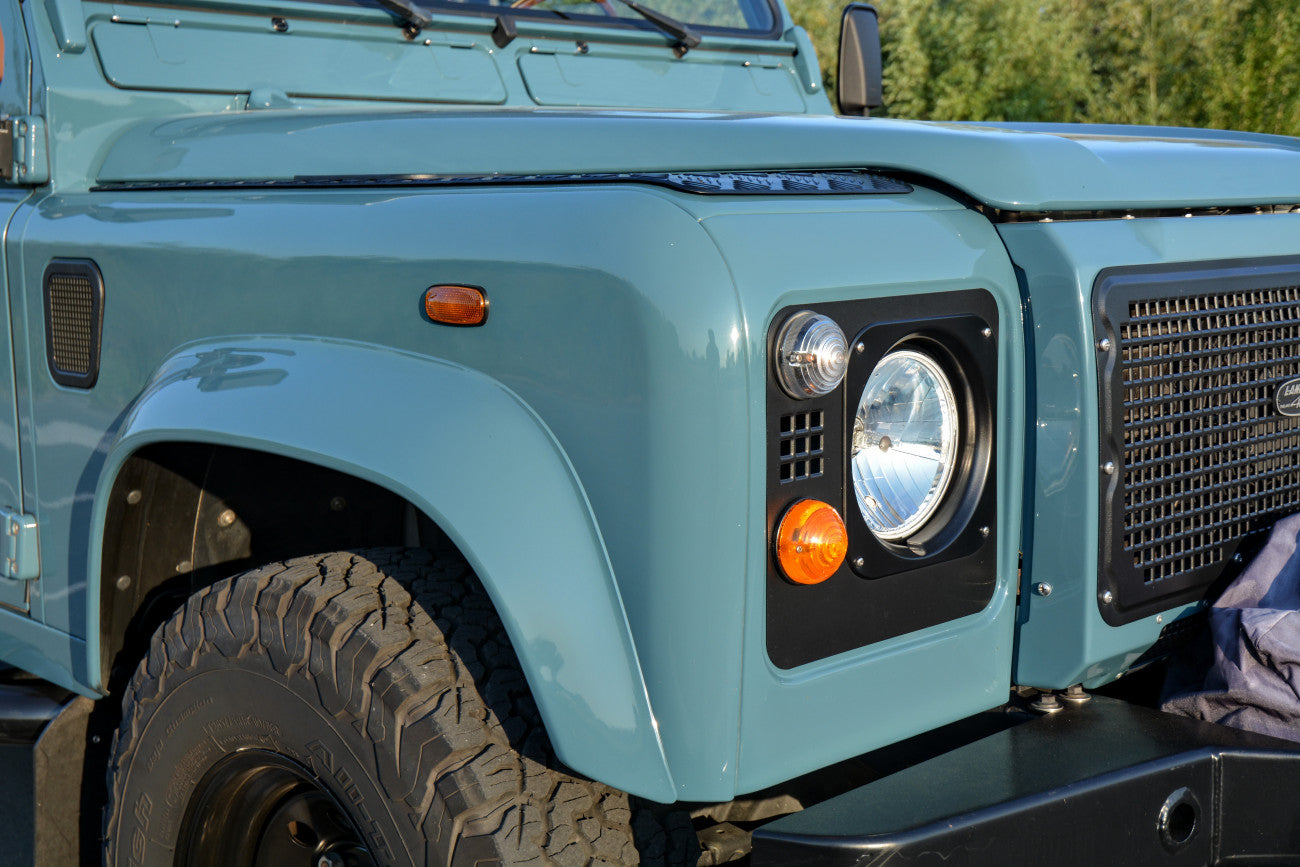 Land Rover Defender 90 Td5 unique Restomod 2002