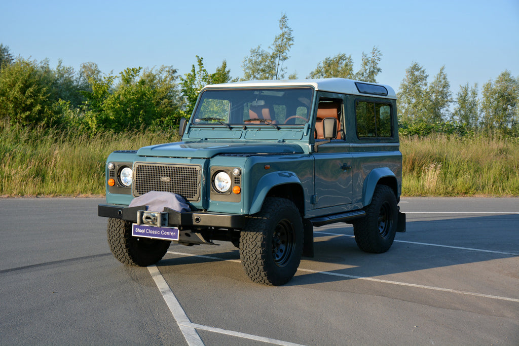 Land Rover Defender 90 Td5 unique Restomod 2002