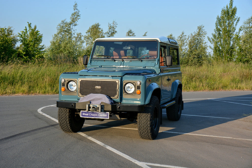 Land Rover Defender 90 Td5 unique Restomod 2002