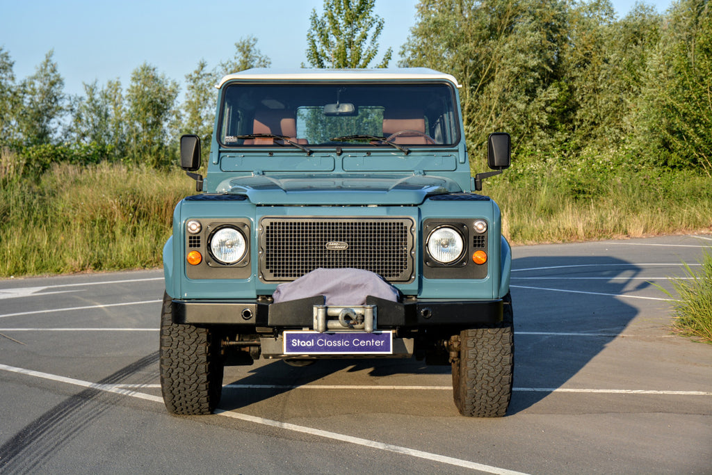 Land Rover Defender 90 Td5 unique Restomod 2002