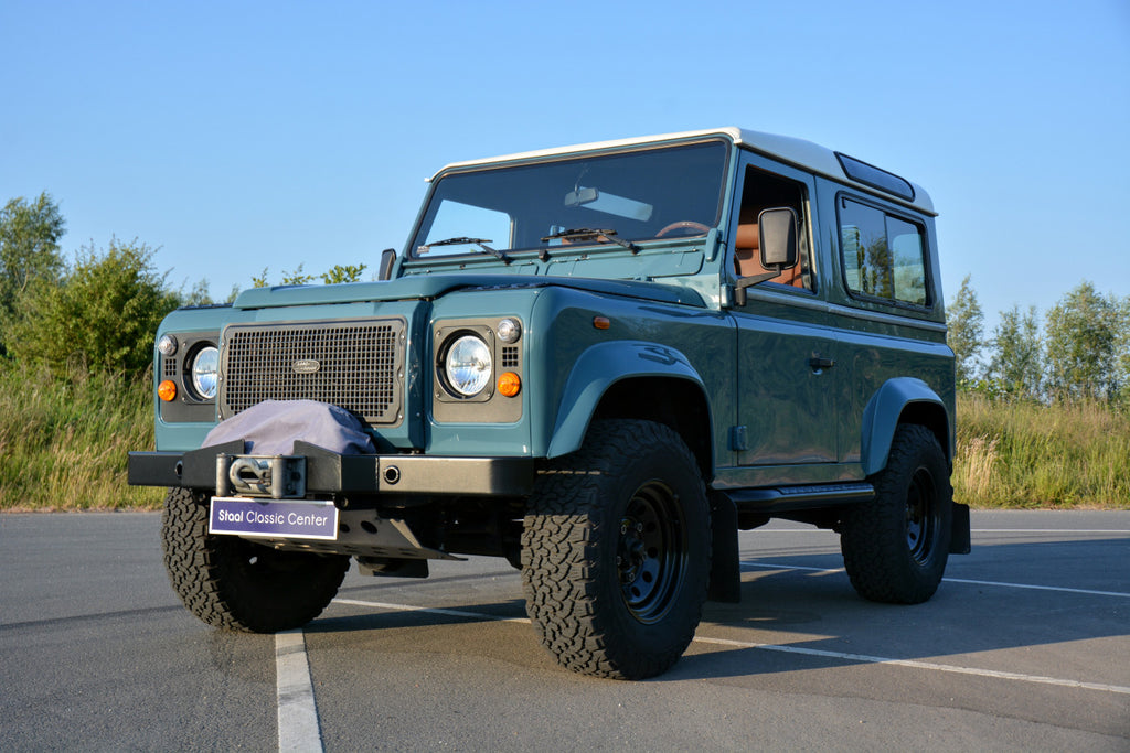 Land Rover Defender 90 Td5 unique Restomod 2002
