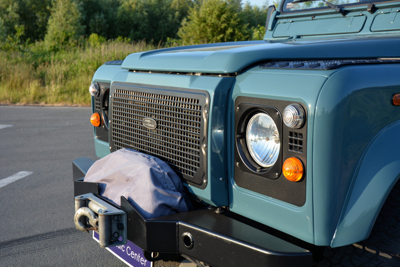 Land Rover Defender 90 Td5 unique Restomod 2002