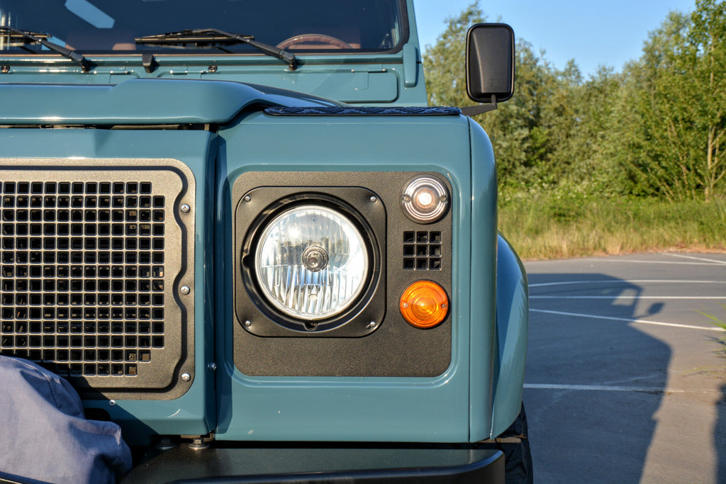 Land Rover Defender 90 Td5 unique Restomod 2002