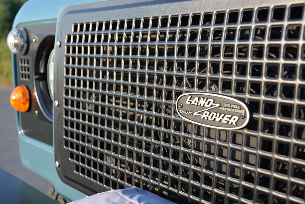 Land Rover Defender 90 Td5 unique Restomod 2002