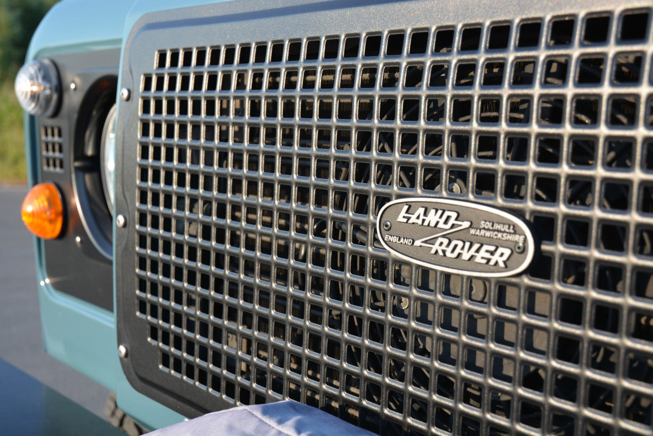 Land Rover Defender 90 Td5 unique Restomod 2002
