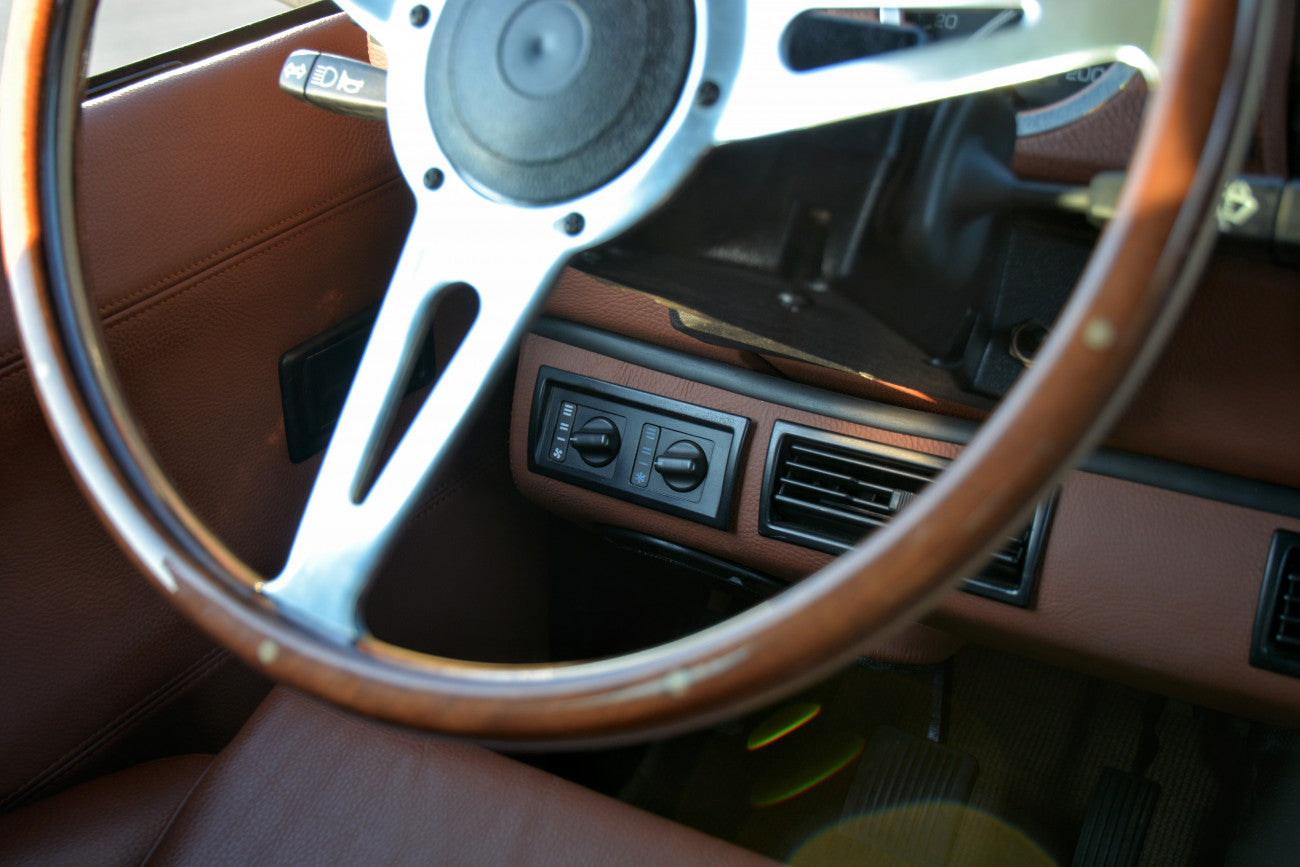 Land Rover Defender 90 Td5 unique Restomod 2002