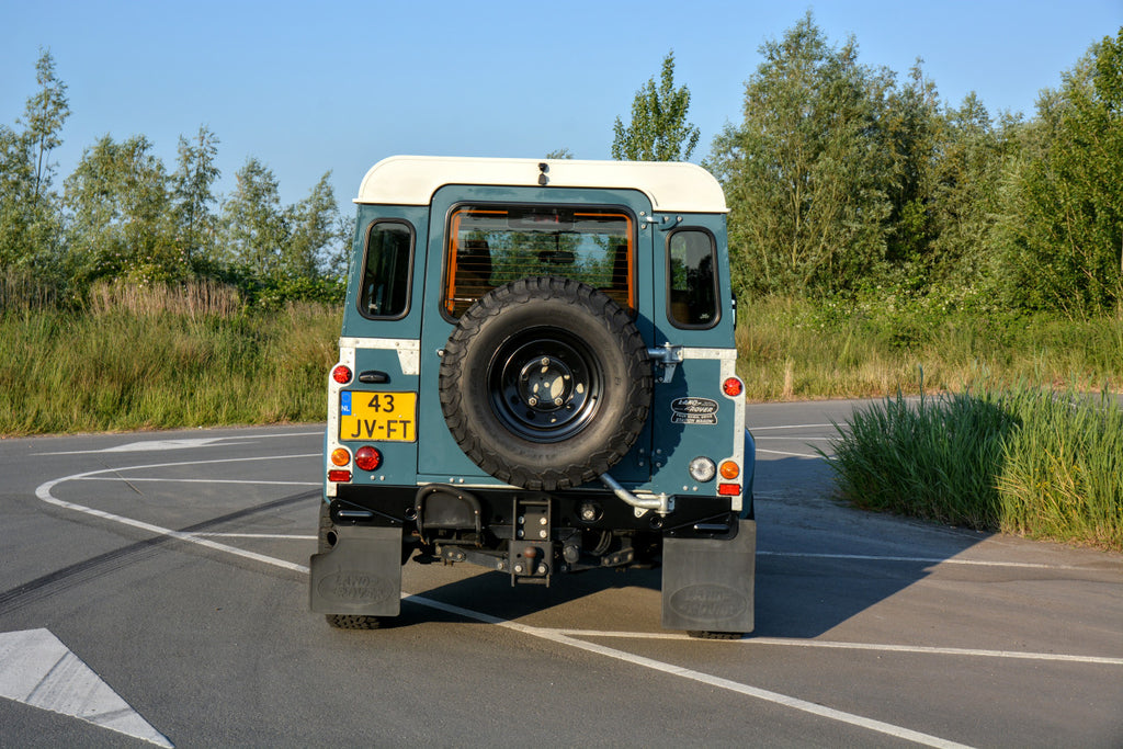 Land Rover Defender 90 Td5 unique Restomod 2002