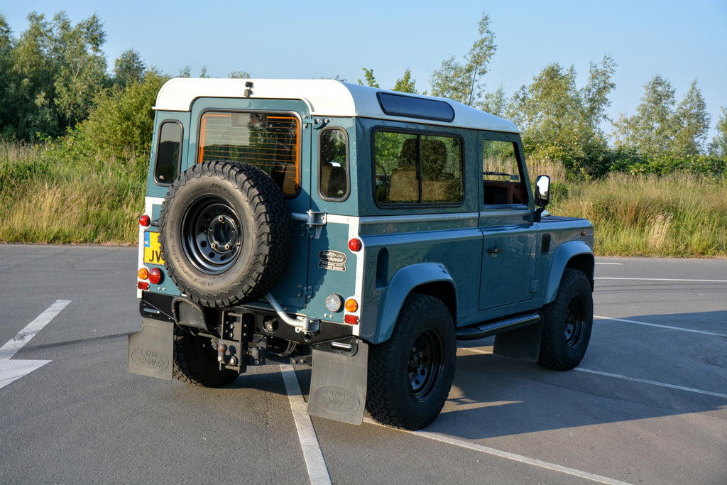 Land Rover Defender 90 Td5 unique Restomod 2002
