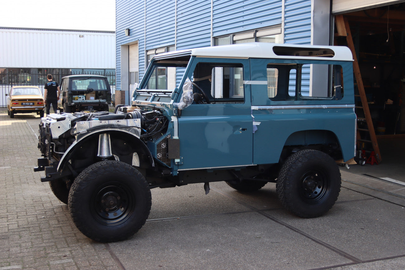 Land Rover Defender 90 Td5 unique Restomod 2002