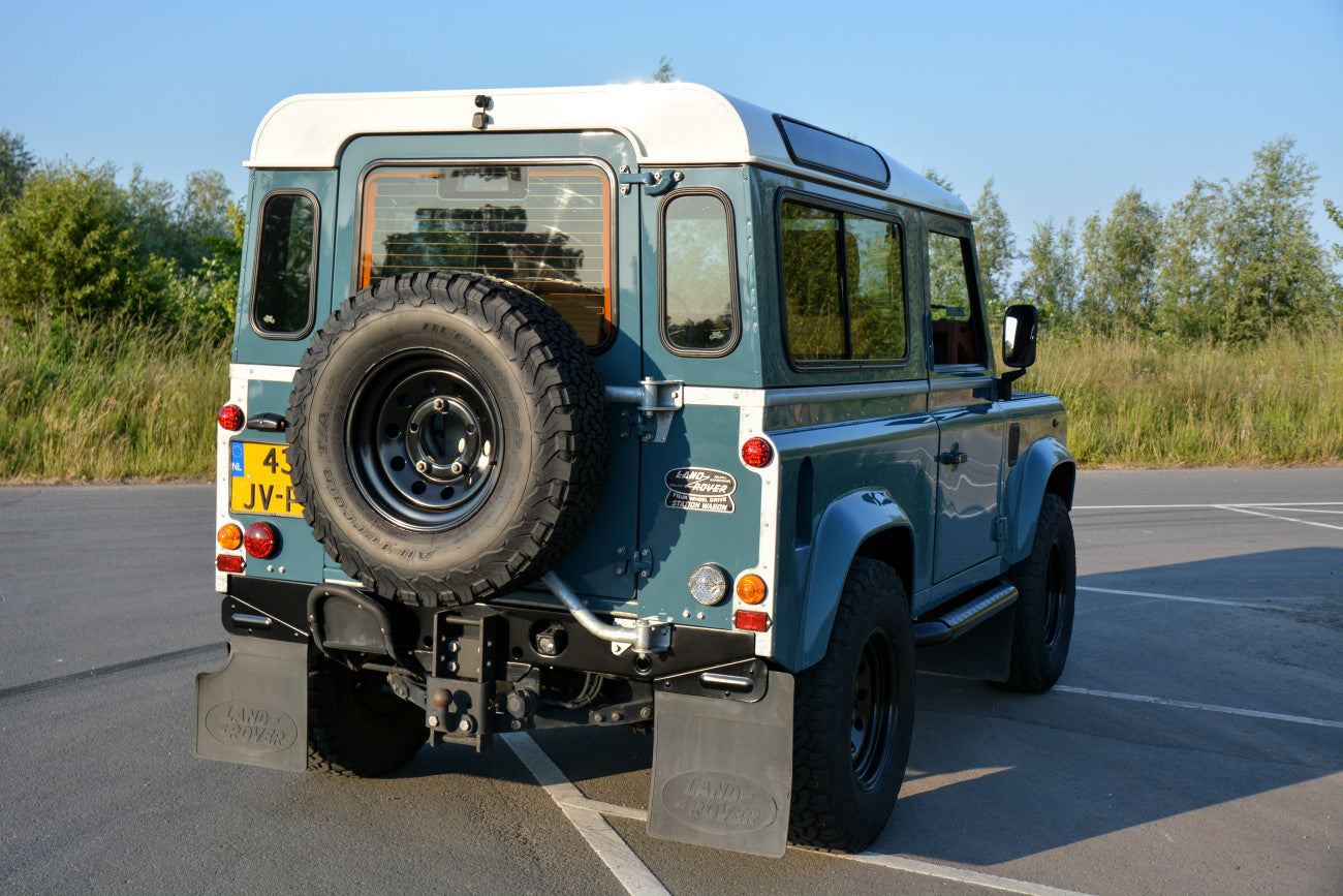 Land Rover Defender 90 Td5 unique Restomod 2002