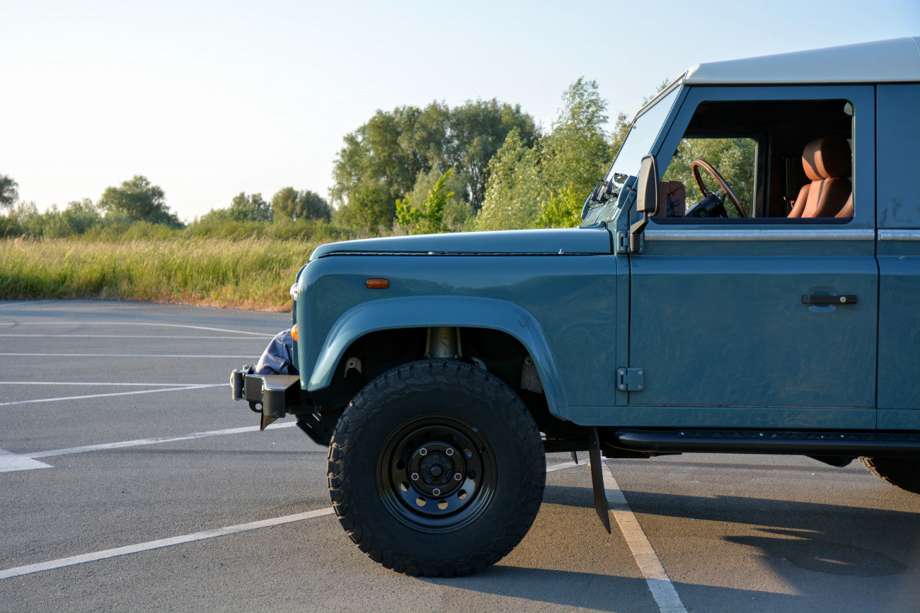 Land Rover Defender 90 Td5 unique Restomod 2002