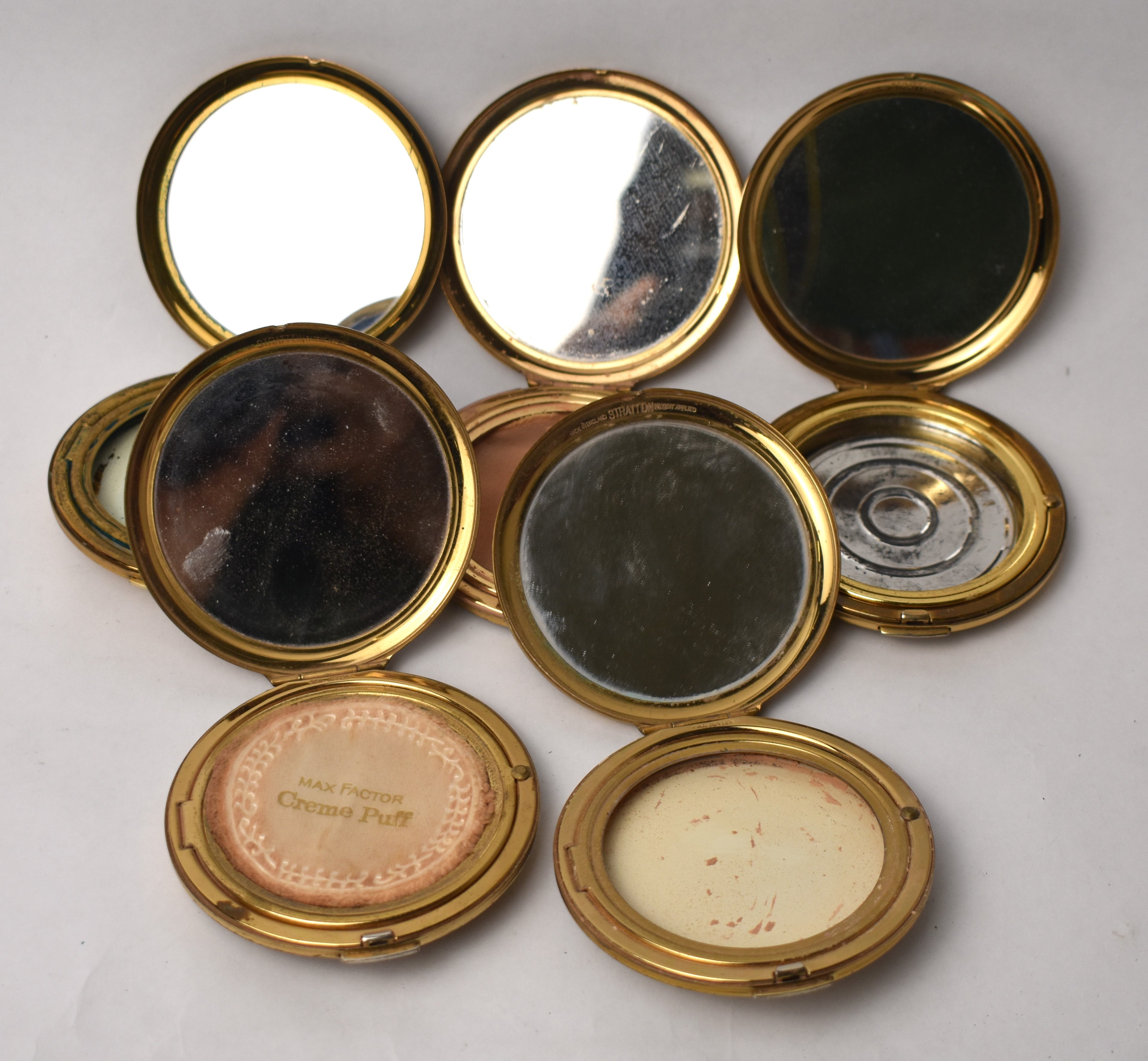 Stratton Powder compacts collection 17 pcs