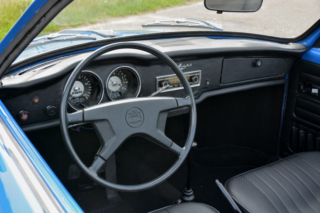 Volkswagen Karmann Ghia Cabriolet 1971 Body-Off Restored