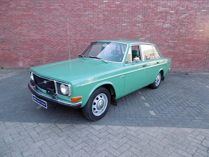 Volvo 144 De Luxe with Sunroof - super condition