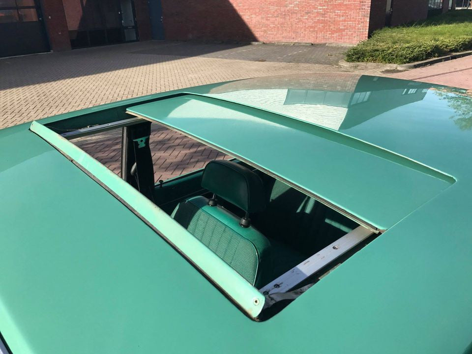 Volvo 144 De Luxe with Sunroof - super condition
