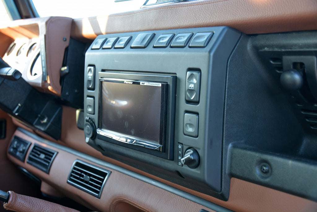 Land Rover Defender 90 Td5 unique Restomod 2002