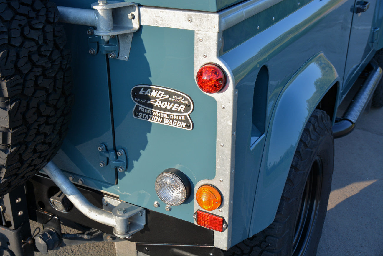 Land Rover Defender 90 Td5 unique Restomod 2002